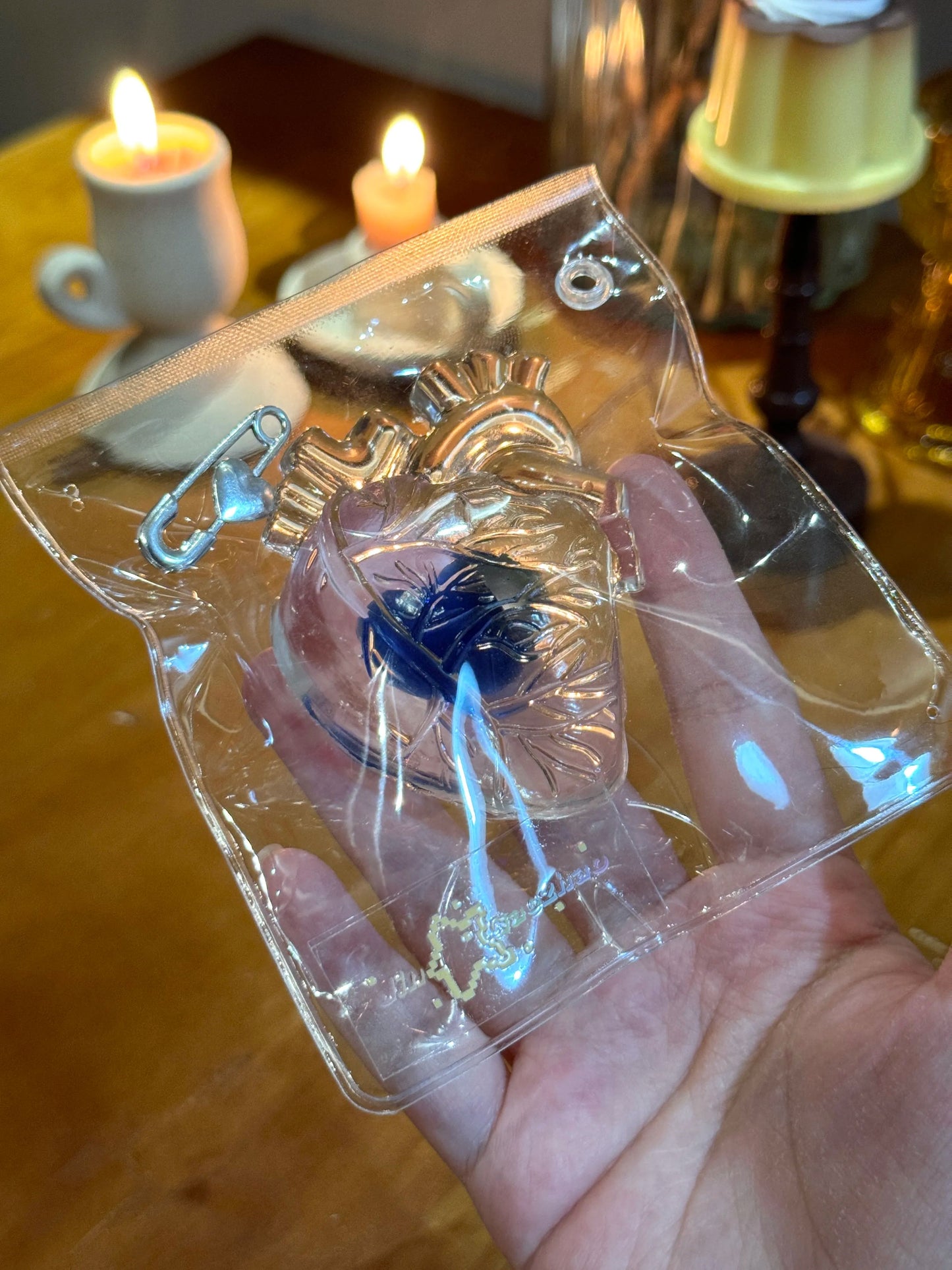 Squeeze the quicksand heart