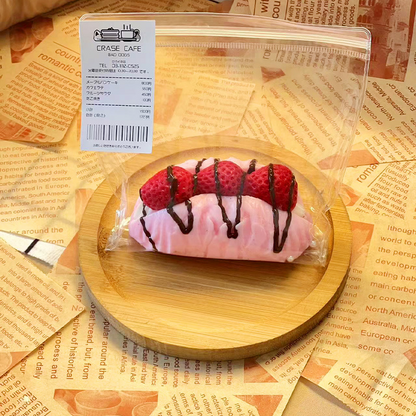 Squeeze the cream-filled bread.